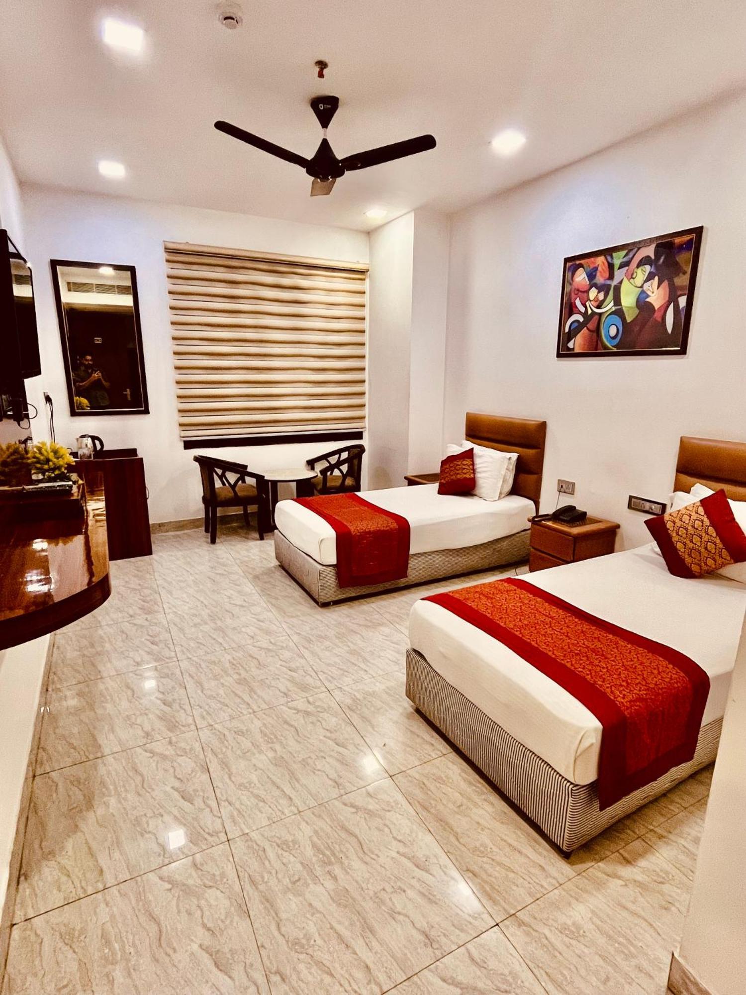 Amora Rooms Dwarka Neu-Delhi Exterior foto