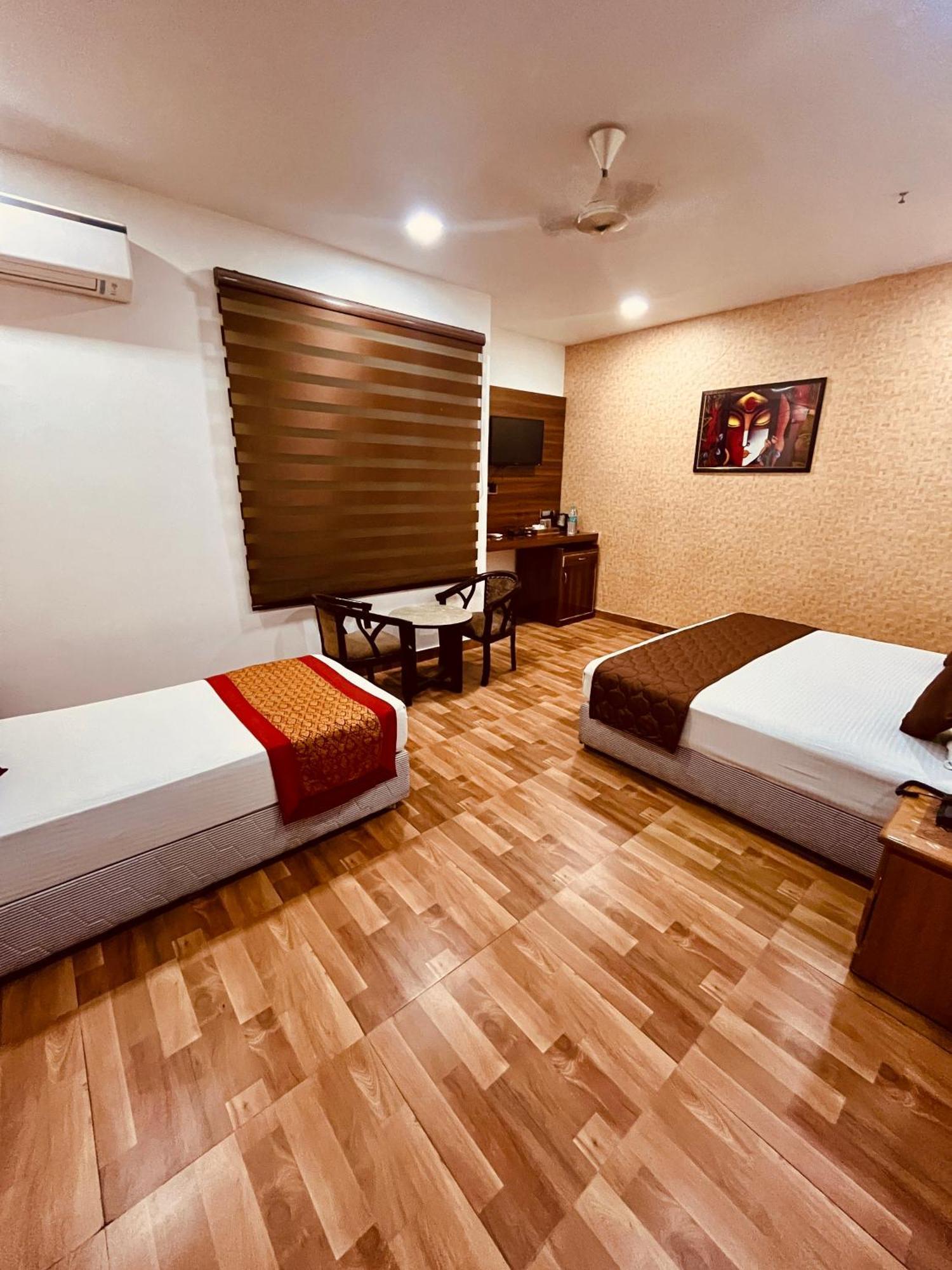 Amora Rooms Dwarka Neu-Delhi Exterior foto