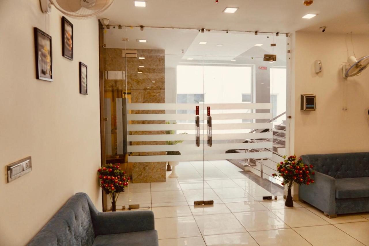 Amora Rooms Dwarka Neu-Delhi Exterior foto